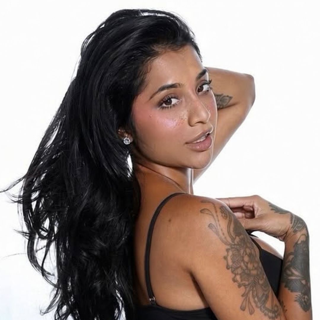 Yasmina Khan.jpg